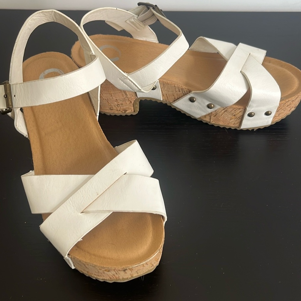 Journey Collection Valentina Sandals, size 7